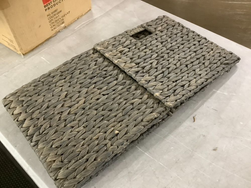 Set of 5 Collapsible Hyacinth Storage Baskets w/ Inserts - 13x13in - Image 2 - Lot 668