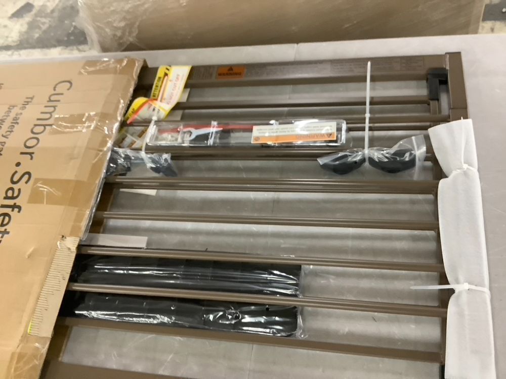 Cumbor 29.7-48" Baby Gate - Image 4 - Lot 675