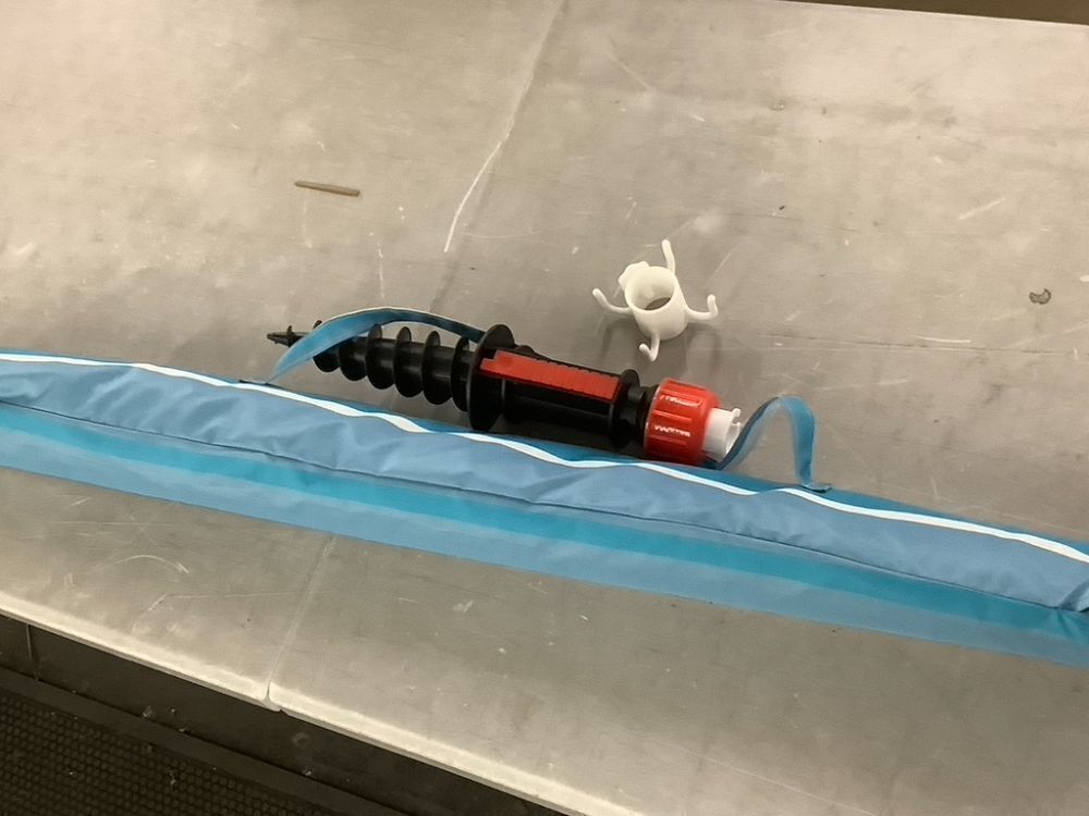 7ft Heavy Duty High Wind Beach Umbrella with Sand Anchor - Image 5 - Lot 764