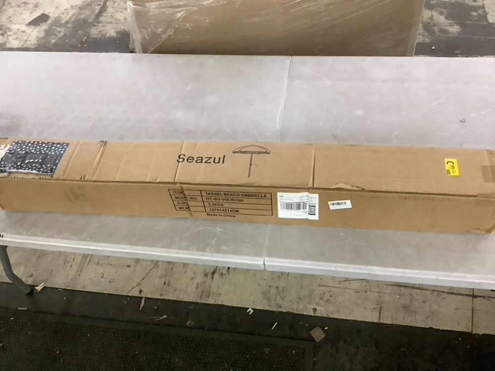 Seazul 6.5ft Beach Umbrella with Fringe - Image 2 - Lot 774