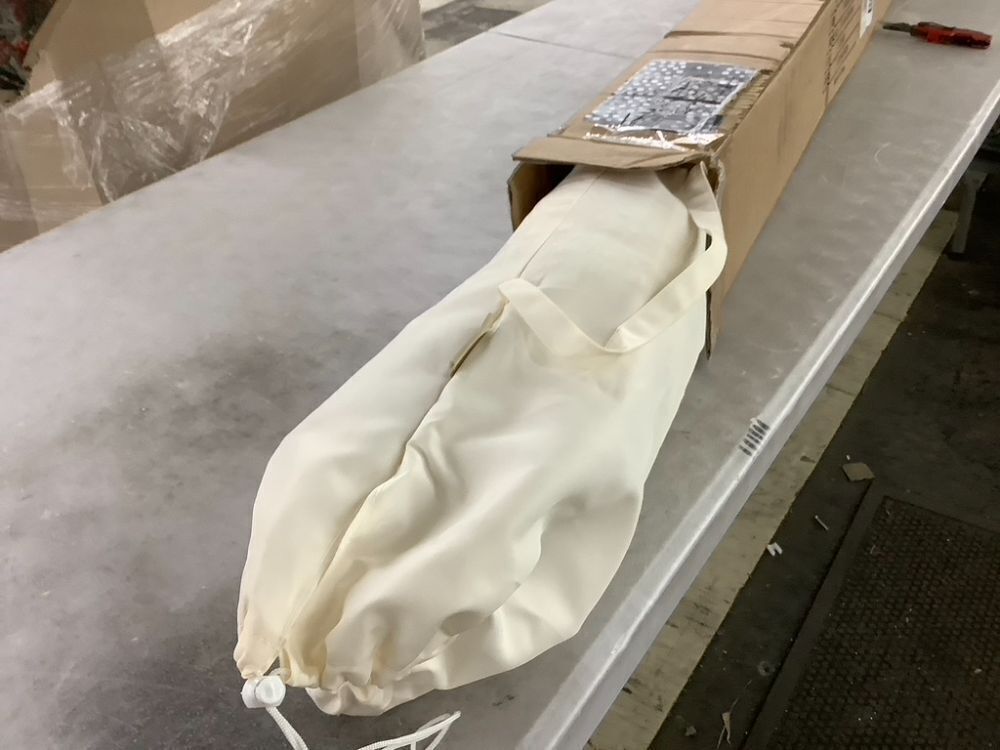 Seazul 6.5ft Beach Umbrella with Fringe - Image 3 - Lot 774