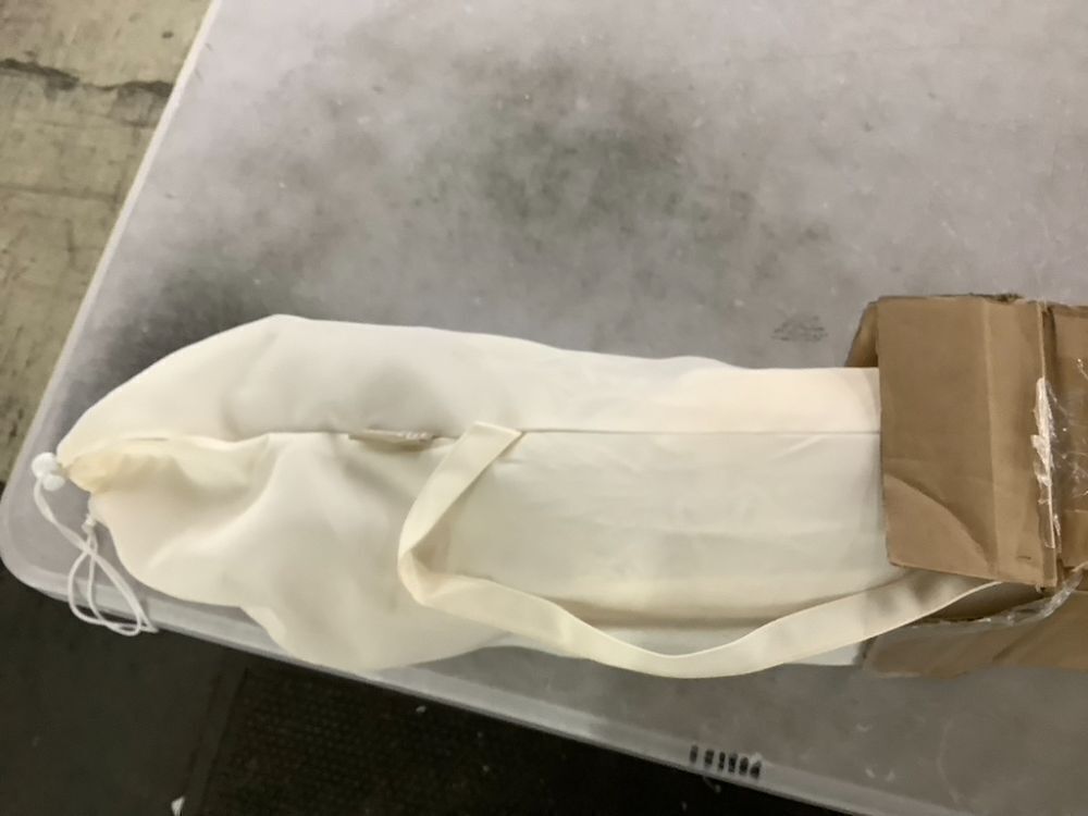 Seazul 6.5ft Beach Umbrella with Fringe - Image 4 - Lot 774