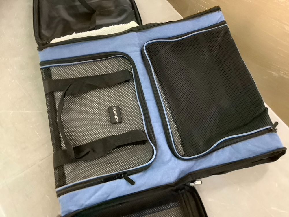 Airline Approved Collapsible Soft Sided Pet Carrier for Small Pets Under 15Lbs - Image 5 - Lot 777