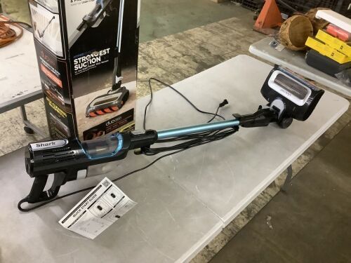 Shark Pet Bagless Cordless Washable Filter Stick Vacuum, XL Dust Cup, LED Lights, Removable Handheld, 40min Runtime in Gray - Lot 307JF