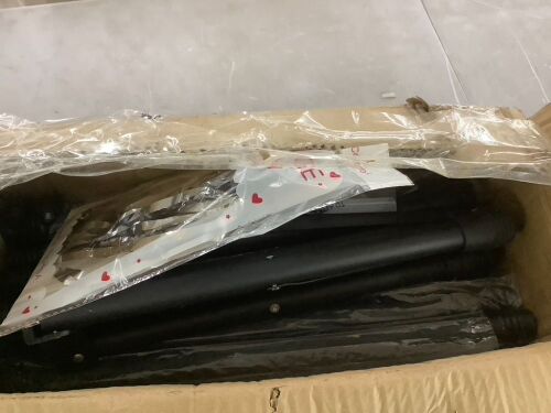 10x7.5ft Adjustable Background Stand - Lot 687