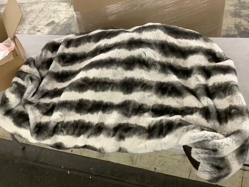 Faux Fur Throw Blanket - Lot 486