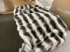 Faux Fur Throw Blanket - Thumbnail 3