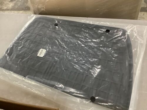 Rear Trunk Mat - Lot 560