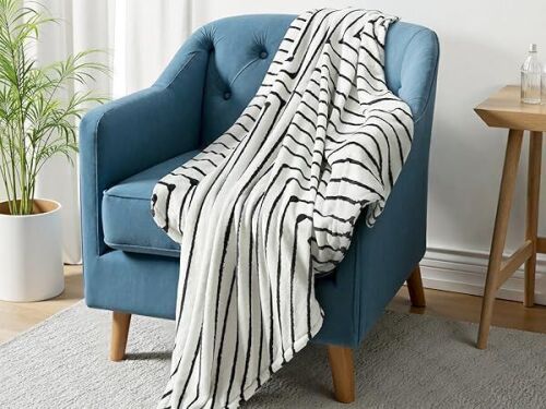 Lahome Fleece Throw Blanket - Lot 556