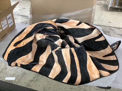 Zebra Print Rug, 8 x 10 - Lot 749