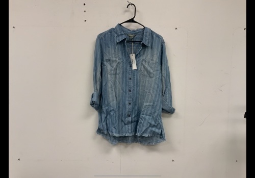 Natural Reflections Womens Button Down, Large, E-Comm Return - Lot 286R