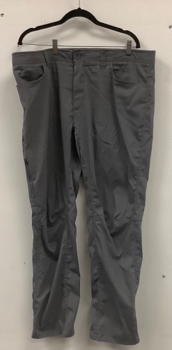 Under Armour Men's Pants, Size 40/32, E-Commerce Return, Sold as is - Lot 334R