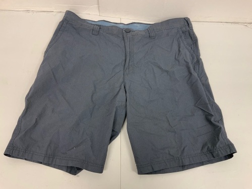 Columbia Shorts for Men, 38, E-Comm Return - Lot 363