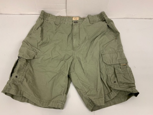 Red Head Mens Shorts, Size 34, E-Comm Return - Lot 369R