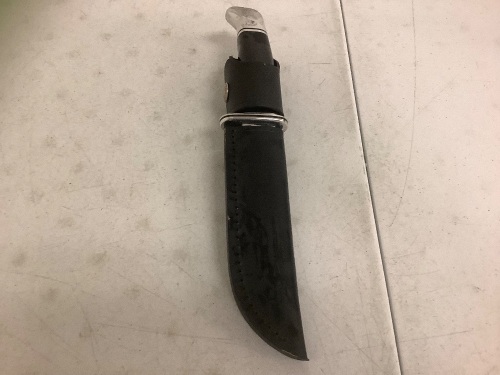 Buck Knife w/ Sheath, E-Commerce Return, Sold as is - Lot 404