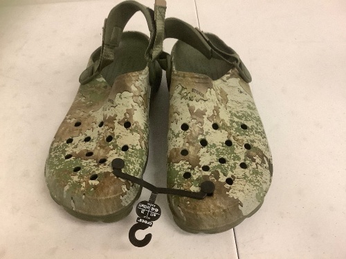 Camo Crocs, M 11, E-Commerce Return, Sold as is - Lot 848R