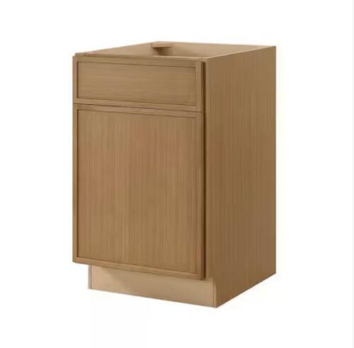 Hampton Bay Leyton 21 in. W x 24 in. D x 34.5 in. H Ready to Assemble Plywood Slim Shaker Base Kitchen Cabinet in White Oak - Lot 321JF