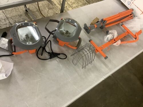 HDX 1200-Watt Halogen Tripod Work Light - 1 Bad Bulb - Lot 608JF