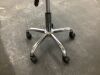 VEVOR Saddle Stool with Wheels - Thumbnail 2