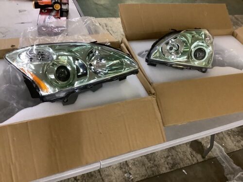 Headlight Pair for 04-06 Lexus RX330, 07-09 RX350 & 06-07 RX400h - Lot 412
