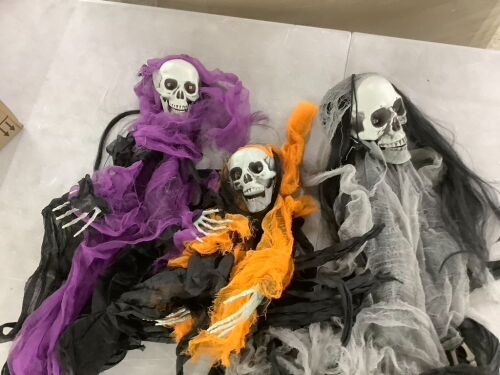 Hanging Skeleton Decoration - Lot 675