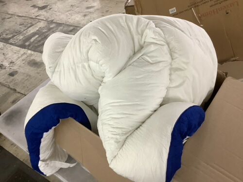 5 Inch Memory Foam Queen Mattress Topper - Lot 598