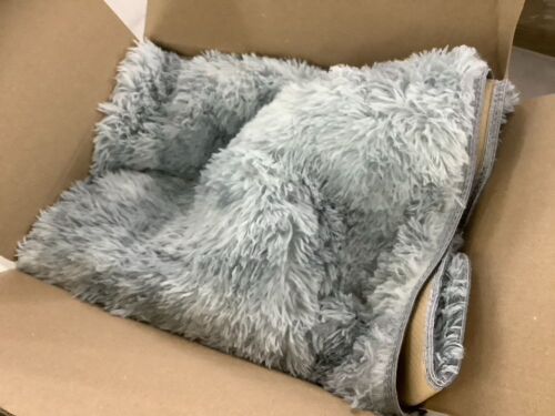 4' x 6' Fluffy Area Rug - Lot 492