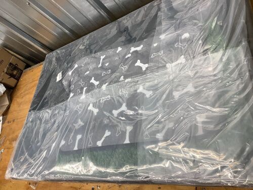 Grass Pad for Dogs with Tray - Lot 1232