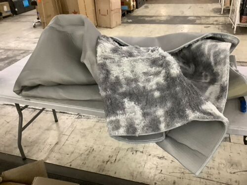 Fuzzy Area Rug 9 x 12 - Lot 454