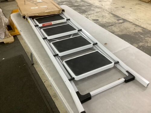 HBTower Folding Step Ladder - Missing 1 Foot Cover - Lot 567