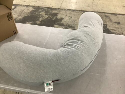 Momcozy Pregnancy Pillow for Side Sleeping - Lot 772