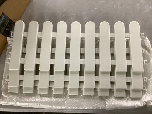 White Plastic Picket Fence Garden Border Edging - Lot 789