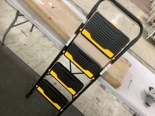 Step Ladder, 800lb Capacity - Lot 395