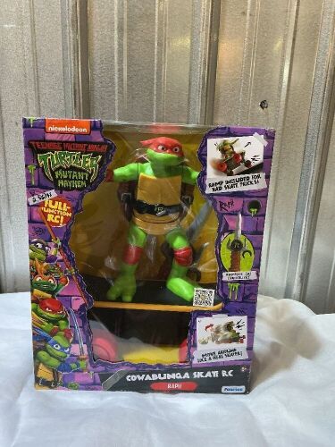 Teenage Mutant Ninja Turtles Raphael Cowabunga Skate 12.6" RC - Movie - Lot 231