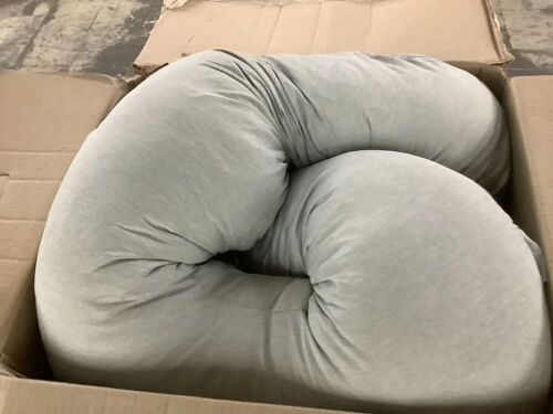 Momcozy Pregnancy Pillow - Lot 761