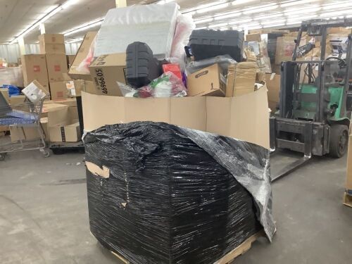 Salvage Pallet. Items Will Be Damaged and Incomplete. - Lot 525JF