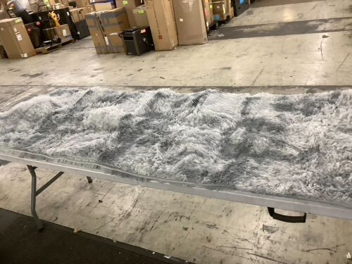 Fluffy Area Rug, 5 x 7 - Lot 374