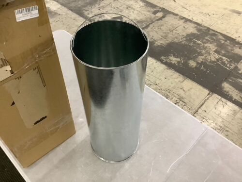 8 Gal Tall Trash Can - Lot 789