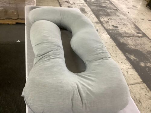 Pregnancy Pillow - Lot 783