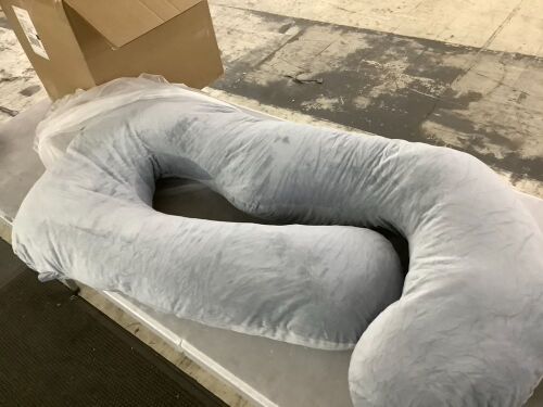 MomCozy Pregnancy Pillow - Lot 624