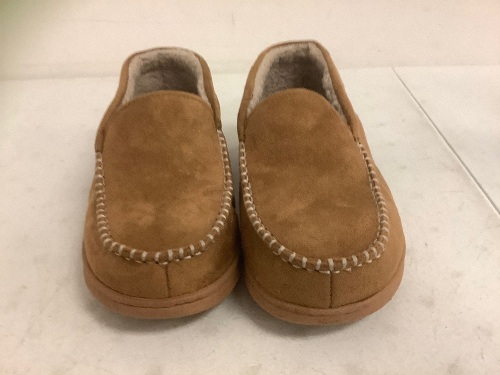 Moc Slippers, Unsure if Mens or Womens, 11, E-Commerce Return, Sold as is - Lot 138