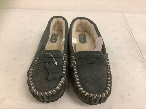 Natural Reflections Womens Moc Slippers, 9, Appears New, Sold as is - Lot 141