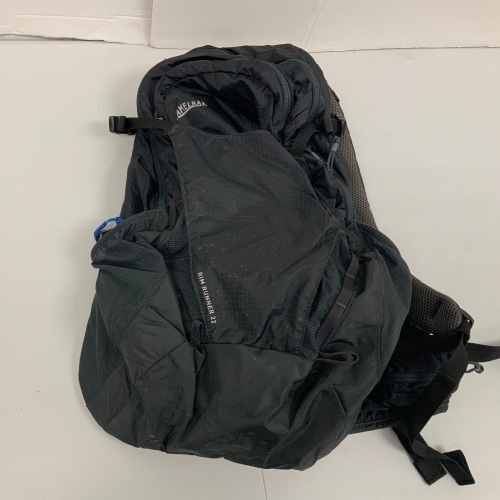 CamelBack Rim Runner 22 Hydration Pack, E-Comm Return - Lot 256