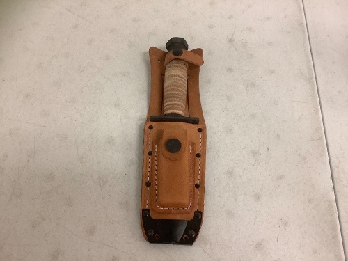 Hunting Knife w/ Sheath, E-Commerce Return, Sold as is - Lot 599