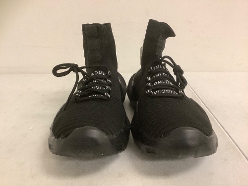Black Tennis Shoes, Unbranded, Unsure if Mens or Womens, Size 11/11.5, Appears New - Lot 616