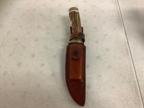 Hunting Knife w/ Sheath, E-Commerce Return, Sold as is - Lot 630