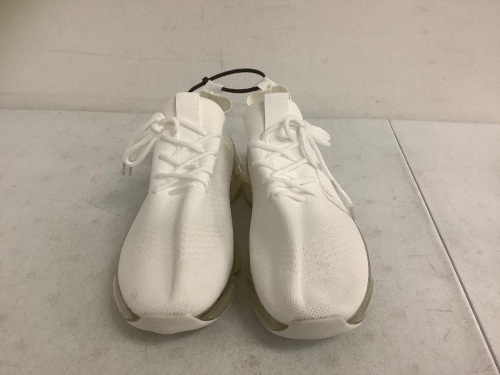 White shoes, Women's 10.5 or Mens 8, Appears New, Sold as is - Lot 651Y