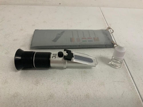 Refractometer, Appears New, Sold as is - Lot 763Y