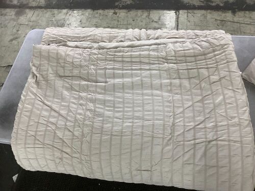 Full Size Comforter Set - Lot 556