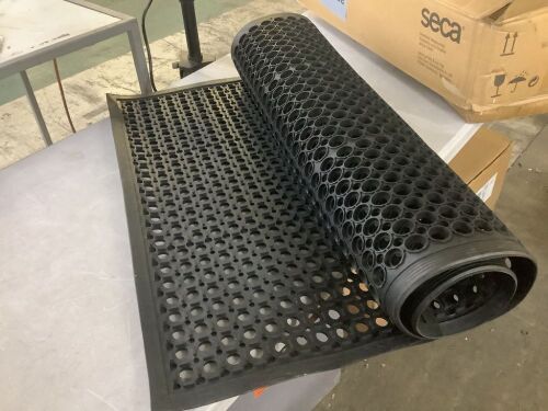 Rubber Drainage Mat, 3' x 5' - Lot 723JF